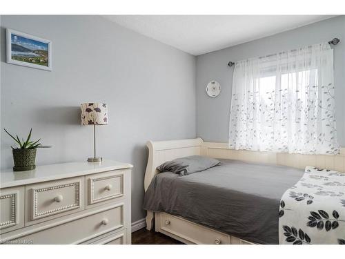 51-125 Bonaventure Drive, Hamilton, ON - Indoor Photo Showing Bedroom