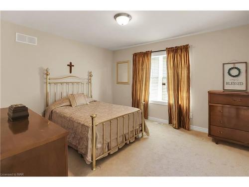 335 Empress Avenue, Welland, ON - Indoor Photo Showing Bedroom