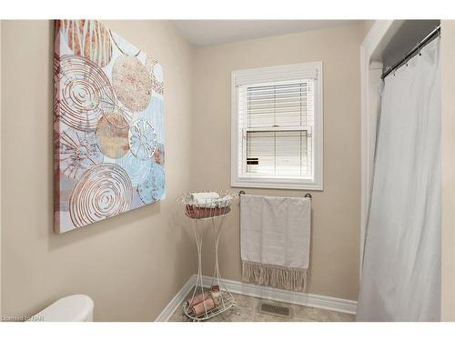 335 Empress Avenue, Welland, ON - Indoor Photo Showing Bathroom