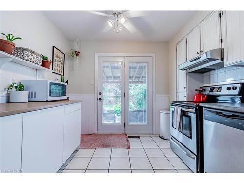 4526 Green Meadow Boulevard, Beamsville, ON - Indoor Photo Showing Kitchen