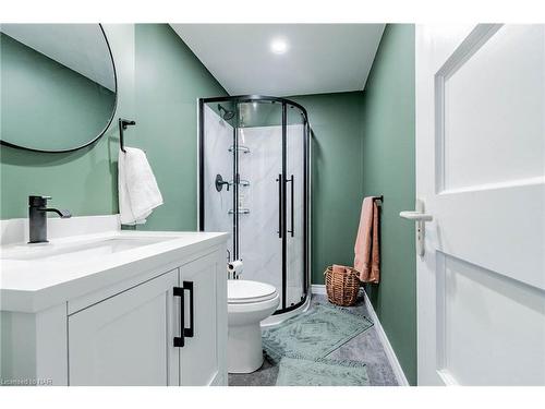 4526 Green Meadow Boulevard, Beamsville, ON - Indoor Photo Showing Bathroom