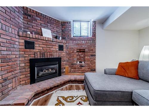 4526 Green Meadow Boulevard, Beamsville, ON - Indoor Photo Showing Living Room With Fireplace