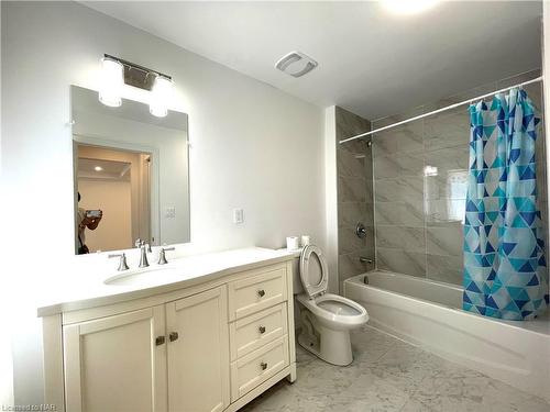 57 Ridgeway Road, Fort Erie, ON - Indoor Photo Showing Bathroom