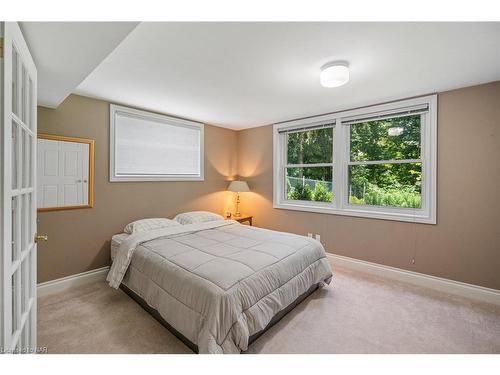 7 Allandale Drive, St. Catharines, ON - Indoor Photo Showing Bedroom