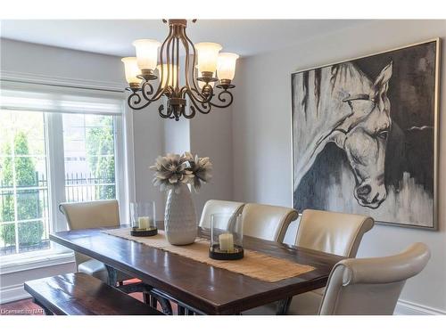 8871 Mcgarry Drive, Niagara Falls, ON - Indoor Photo Showing Dining Room