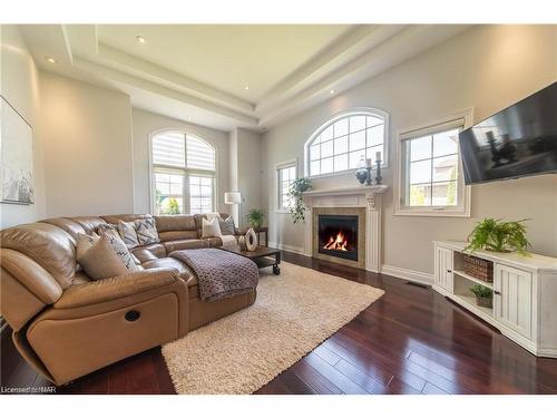 8871 Mcgarry Drive, Niagara Falls, ON - Indoor Photo Showing Living Room With Fireplace