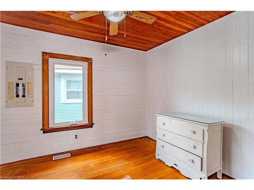 405 Cambridge Road W, Crystal Beach, ON - Indoor Photo Showing Other Room