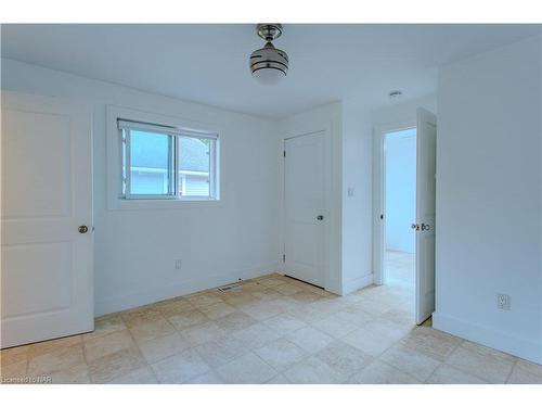 405 Cambridge Road W, Crystal Beach, ON - Indoor Photo Showing Other Room