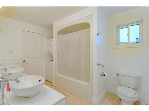 405 Cambridge Road W, Crystal Beach, ON - Indoor Photo Showing Bathroom