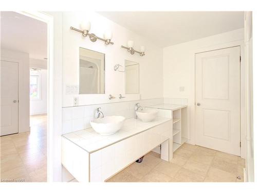 405 Cambridge Road W, Crystal Beach, ON - Indoor Photo Showing Bathroom