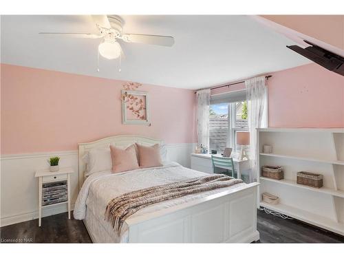 74092 Wellandport Road, Wellandport, ON - Indoor Photo Showing Bedroom