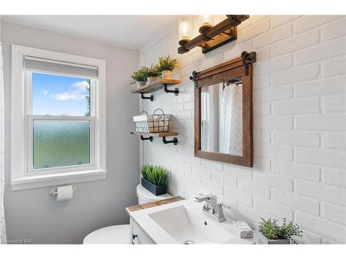 74092 Wellandport Road, Wellandport, ON - Indoor Photo Showing Bathroom