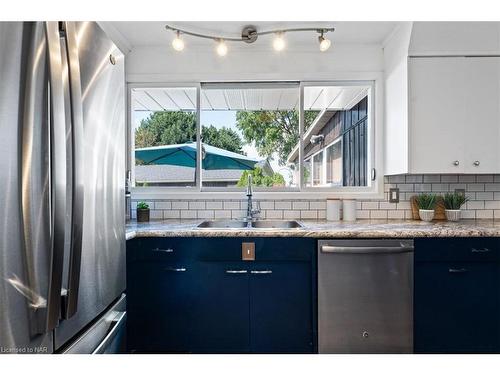 1042 Lakeshore Road W, St. Catharines, ON - Indoor Photo Showing Kitchen With Double Sink