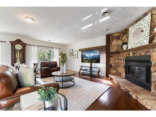 1042 Lakeshore Road W, St. Catharines, ON - Indoor Photo Showing Living Room With Fireplace