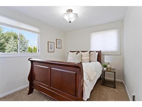 1042 Lakeshore Road W, St. Catharines, ON - Indoor Photo Showing Bedroom