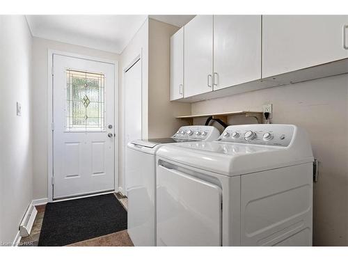 1042 Lakeshore Road W, St. Catharines, ON - Indoor Photo Showing Laundry Room
