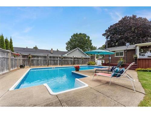 1042 Lakeshore Road W, St. Catharines, ON - Outdoor With In Ground Pool With Backyard