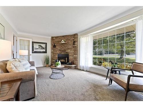 1042 Lakeshore Road W, St. Catharines, ON - Indoor Photo Showing Living Room With Fireplace
