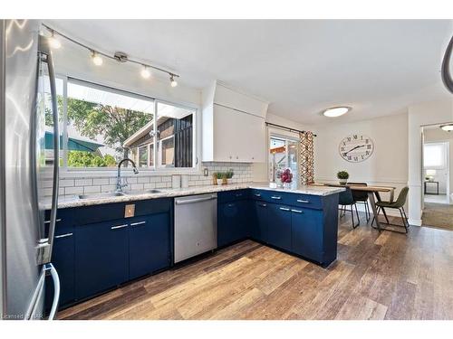 1042 Lakeshore Road W, St. Catharines, ON - Indoor Photo Showing Kitchen