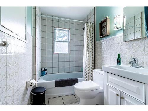 1701 Brookfield Road, Port Colborne, ON - Indoor Photo Showing Bathroom