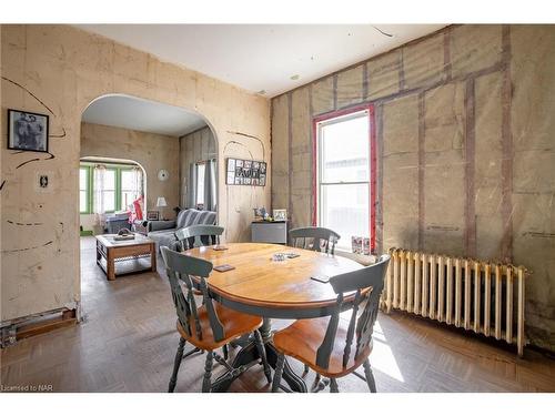 25 Jennet Street, Fort Erie, ON - Indoor Photo Showing Dining Room