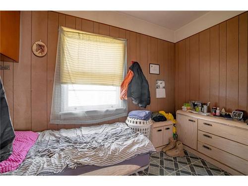 25 Jennet Street, Fort Erie, ON - Indoor Photo Showing Bedroom