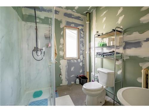 25 Jennet Street, Fort Erie, ON - Indoor Photo Showing Bathroom