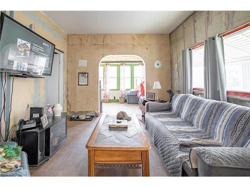 25 Jennet Street, Fort Erie, ON - Indoor Photo Showing Living Room