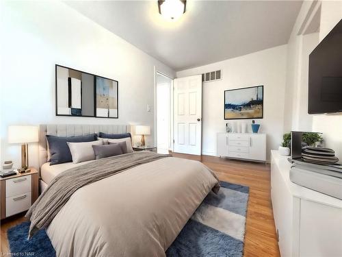 4465 Fifth Avenue, Niagara Falls, ON - Indoor Photo Showing Bedroom