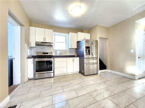 4465 Fifth Avenue, Niagara Falls, ON - Indoor Photo Showing Kitchen