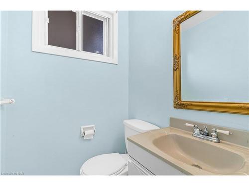 4433 Meadowvale Drive, Niagara Falls, ON - Indoor Photo Showing Bathroom