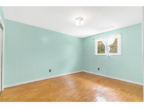 4433 Meadowvale Drive, Niagara Falls, ON - Indoor Photo Showing Other Room