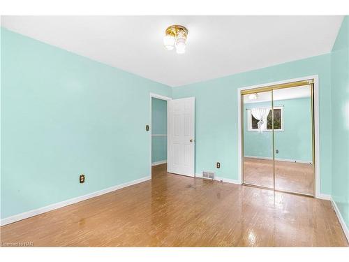 4433 Meadowvale Drive, Niagara Falls, ON - Indoor Photo Showing Other Room