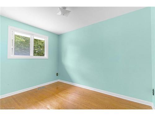 4433 Meadowvale Drive, Niagara Falls, ON - Indoor Photo Showing Other Room