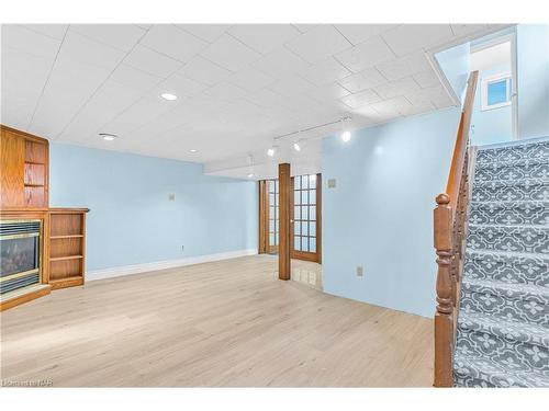 4433 Meadowvale Drive, Niagara Falls, ON - Indoor Photo Showing Other Room With Fireplace