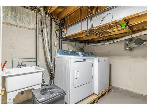 4433 Meadowvale Drive, Niagara Falls, ON - Indoor Photo Showing Laundry Room