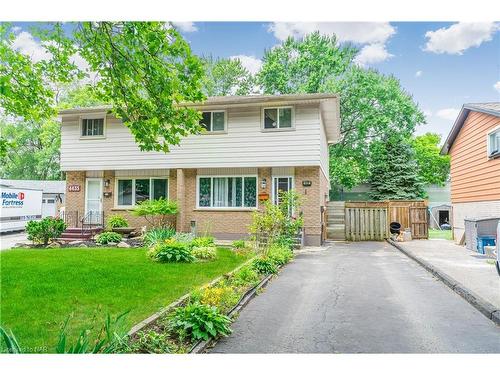 4433 Meadowvale Drive, Niagara Falls, ON - Outdoor With Facade