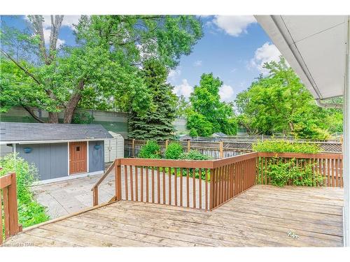 4433 Meadowvale Drive, Niagara Falls, ON - Outdoor With Deck Patio Veranda With Exterior