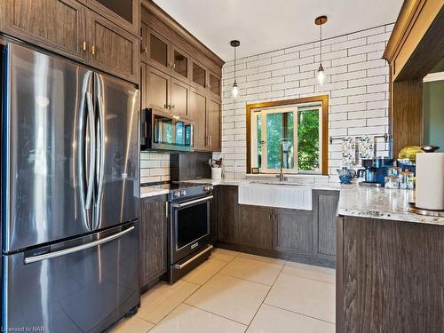 14 Catharine Street, Port Colborne, ON - Indoor Photo Showing Kitchen With Upgraded Kitchen