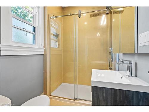 14 Catharine Street, Port Colborne, ON - Indoor Photo Showing Bathroom
