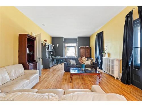 14 Catharine Street, Port Colborne, ON - Indoor Photo Showing Living Room