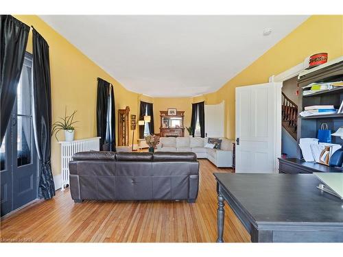 14 Catharine Street, Port Colborne, ON - Indoor Photo Showing Living Room