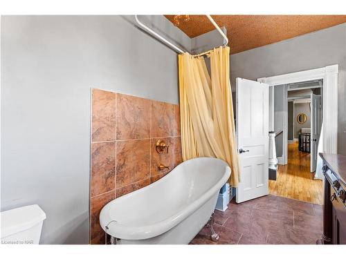 14 Catharine Street, Port Colborne, ON - Indoor Photo Showing Bathroom