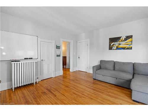 14 Catharine Street, Port Colborne, ON - Indoor Photo Showing Living Room