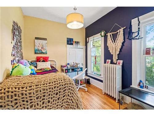 14 Catharine Street, Port Colborne, ON - Indoor Photo Showing Bedroom