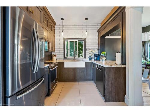 14 Catharine Street, Port Colborne, ON - Indoor Photo Showing Kitchen With Upgraded Kitchen