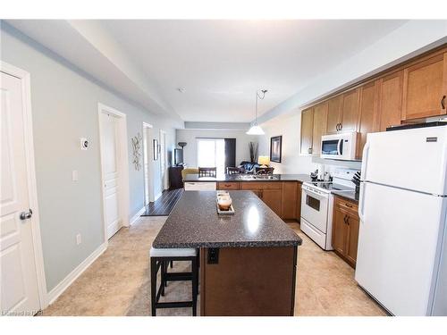 49 Shipview Court, Welland, ON - Indoor Photo Showing Kitchen With Double Sink