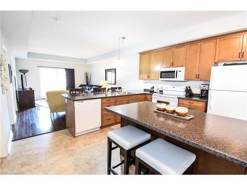 49 Shipview Court, Welland, ON - Indoor Photo Showing Kitchen With Double Sink