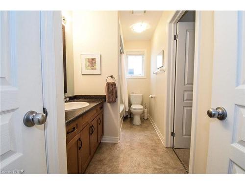 49 Shipview Court, Welland, ON - Indoor Photo Showing Bathroom