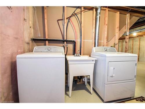 49 Shipview Court, Welland, ON - Indoor Photo Showing Laundry Room